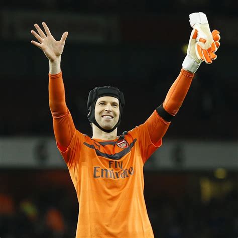 Arsenal Goalkeeper Petr Cech Communicates With His Team Mates In 3