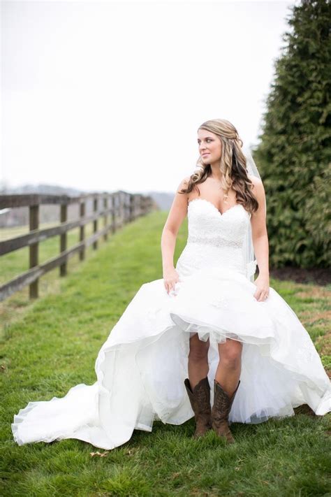 39 Short Country Wedding Dresses With Cowgirl Boots