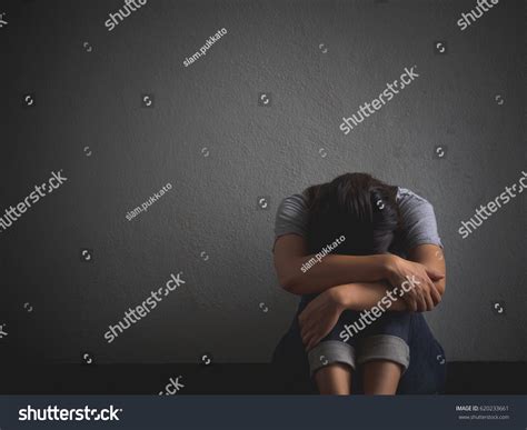 Sad Woman Hug Her Knee Cry Stock Photo 620233661 Shutterstock