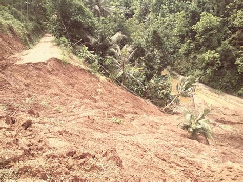 Siaga bencana untuk masyarakat indonesia. Longsor Putus Akses Ke SDN Gedangan I | ..:: Sindopos.com ...
