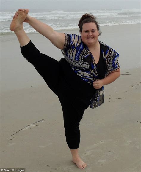 Plus Size Yoga Instructor Insists Everyone Can Be Fit Daily Mail Online