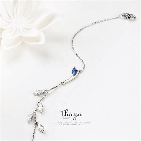 Elegant Crane Bracelet ApolloBox