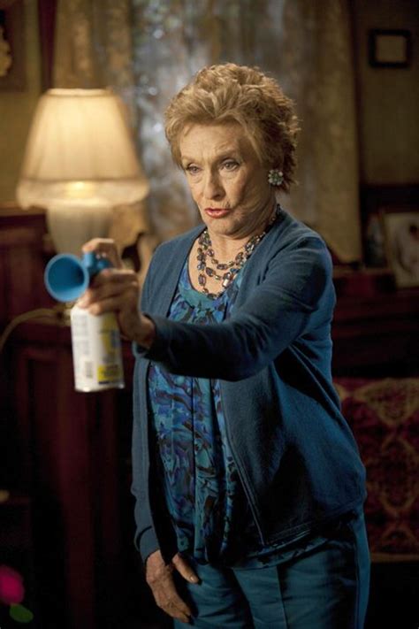 Raising Hope Bild Cloris Leachman Von Filmstarts De