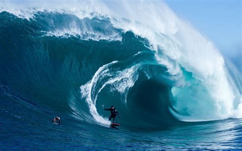 Very extreme surfing, huge waves - HD wallpaper download ...
