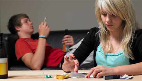 El consumo de drogas y la adicción en el adolescente Educación