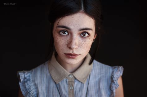 Svetlana Grabenko Women Plants Model Portrait Face Freckles Blue Eyes Looking At Viewer