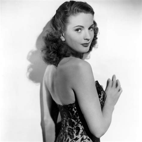 Coleen Gray In A Publicity Shot For Nightmare Alley 47 Old