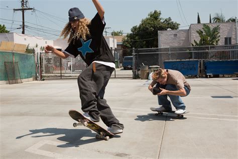 Jonah Hills Mid90s Replicates Skate Style From The Era In The Most
