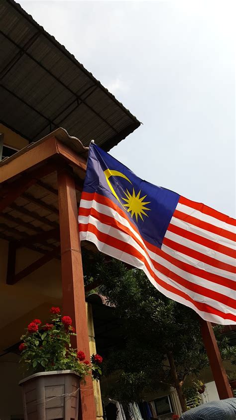 Bendera malaysia disebut dengan jalur gemilang. Gambar Bendera Malaysia Mengandungi 14 Jalur Merah Putih ...