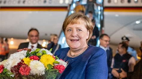 Sie präsentiert die eigene kritiklosigkeit geradezu, macht der kanzlerin. ARD/Anne Will: Kühnert mit Ansage an Angela Merkel ...
