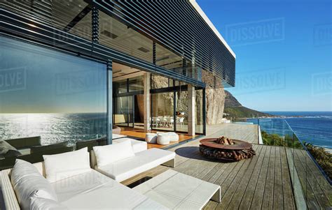 Modern Luxury Beach House Patio With Sunny Ocean View Stock Photo