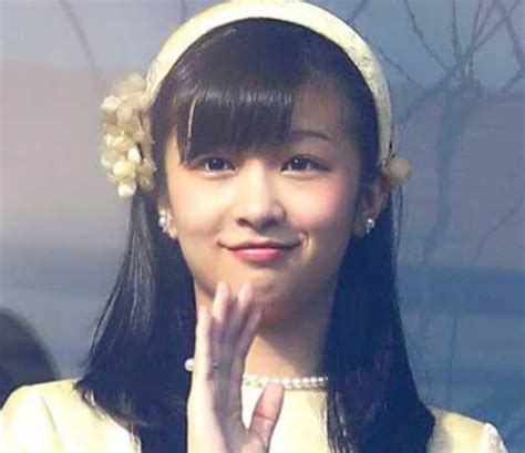 パート2 冒険は終わっていないところである。 それはまさに1月に彼らに何が起こったのかだ。 太陽が明るく輝いていた、雪が足元クランチ、冷ややかな冬の日だった。 そして、家族全員が散歩に行きました。 佳子さまが目の整形で顔変わった!二重まぶたはアイプチ ...