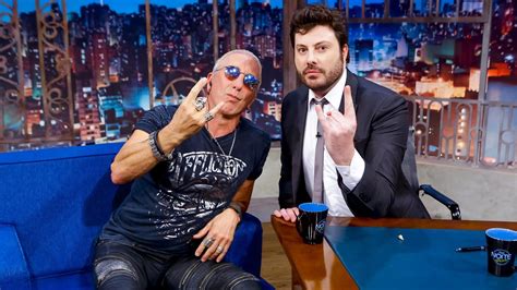 (santo andré, 27 de setembro de 1979) é um comediante, apresentador, ator, escritor, cartunista, repórter, publicitário e empresário brasileiro. No The Noite, Dee Snider relembra fim do Twisted Sister
