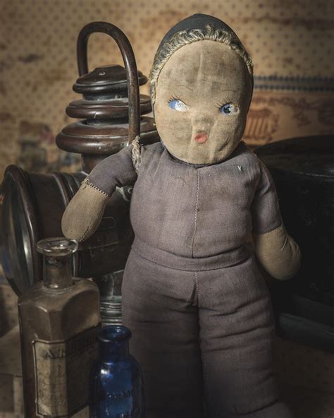 Which Historical Doll Will Be Crowned The Creepiest Smart News Smithsonian Magazine