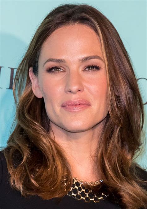Jennifer Garner At The Unveiling Of The Renovated Tiffany And Co Beverly Hills Store On October