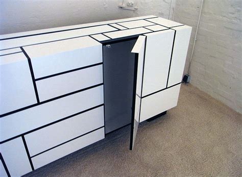 Sideboard mit integriertem tv lift fur ein besonderes raumerlebnis die kombination aus stauraum und entertainment war ein sonderwu sideboard wohnung wohnen. TV-Lift Sideboard Schwarz Weiss Lack für 55"