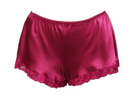 La culotte pour femme est une pièce phare de votre lingerie disponible chez klingel. Femme Dentelle Français Culotte satin de soie Lingerie ...