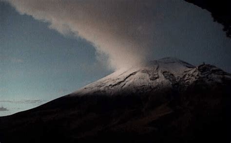 Volcán Popocatépetl Lanza Fumarola De Dos Kilómetros N