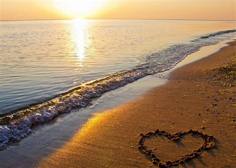 После того, как прикрыли турцию, туда ломанулись туристы со всей россии, и рыночек. Фото пляжей в Сочи: топ-10 лучших предложений российского ...