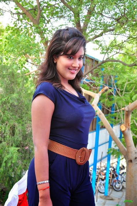 Actress Soumya Hot Stills Eepixer