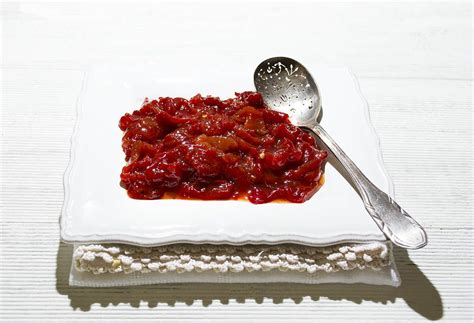 Es perfecta para acompañar con carnes blancas o rojas como pollo o incluso pato y el cerdo o res también pueden ser perfectas opciones. Confitura de pimientos rojo. Thermomix y Manual ...