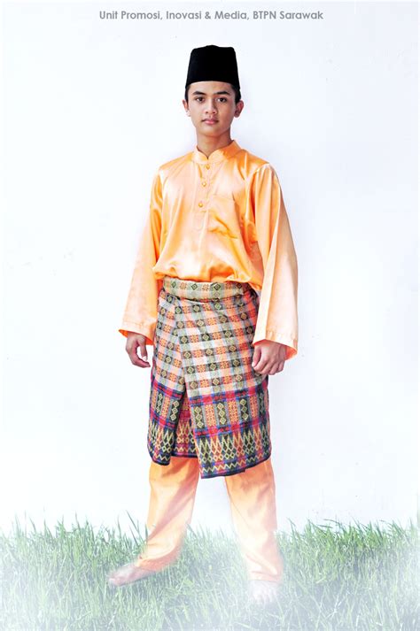 Some of the men may still prefer to buy the baju melayu tradisional. UNIT PROMOSI,INOVASI DAN MEDIA: PAKAIAN TRADISIONAL ETNIK ...