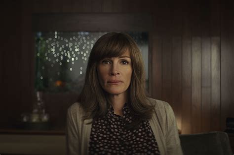 New ‘homecoming Trailer Teases Julia Roberts Paranoid Thriller