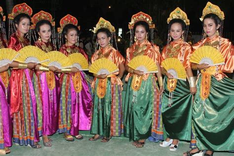 14 Tari Tradisional Khas Sulawesi Selatan Dilengkapi Penjelasan Blog Mamikos