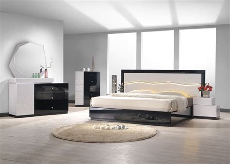 Decorate Your Bedroom With The Stylish Black Lacquer Bedroom Furniture