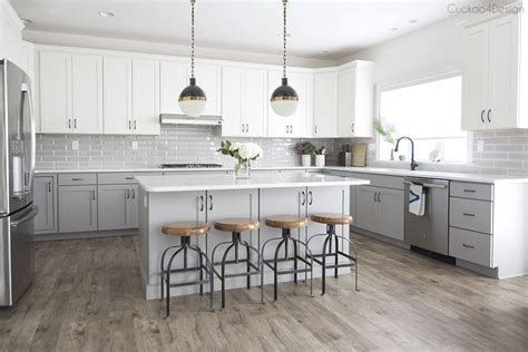 Stunning Grey And White Kitchen Color Ideas Match With Any Kitchen