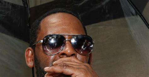 r kelly pleads not guilty to bribery charge linked to wedding breitbart
