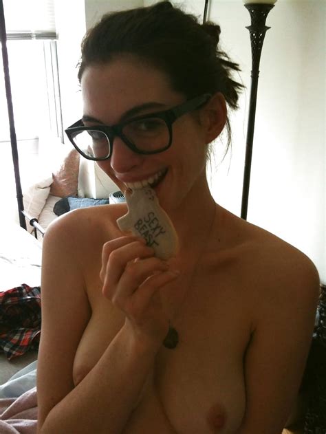 Anne Hathaway Nude Photos Leak August 2017 12 Pics