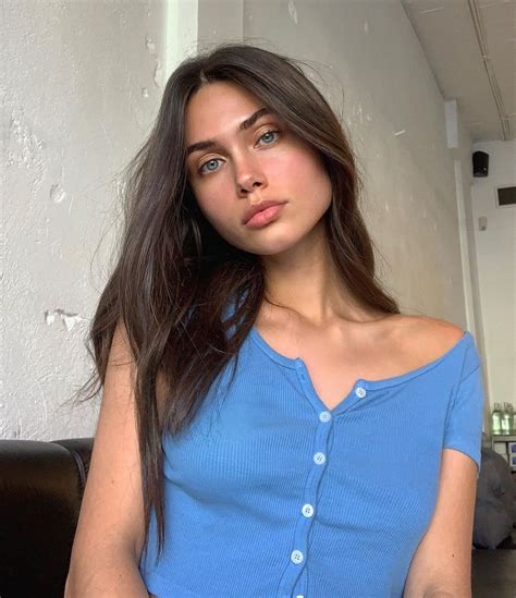 Vika Bronova On Instagram “then She Smiled 😊” Brown Hair Blue Eyes Girl Brown Hair Green