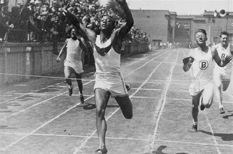 Jesse Owens At The 1936 Berlin Olympics Jesse Owens Jessie Owens Track And Field
