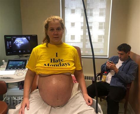 even amy schumer can t believe she s still pregnant e online au