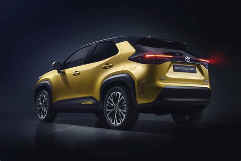 New Toyota Yaris Cross small SUV revealed in full pictures | DrivingElectric