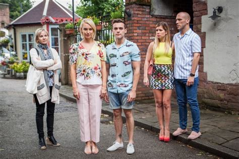 Spoilers Tracey Dies In Hollyoaks As Darcy Kills To Keep Her Secret
