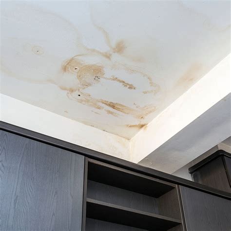 How To Remove Water Stains From Ceiling Quickly And Easily