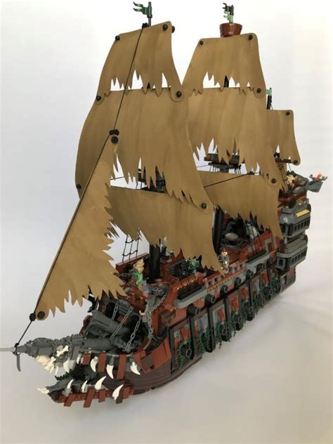 The Rolling Dutchman By Stortebricker Mocs The Ultimate Lego