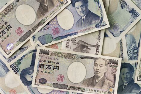 Japanese 10000 And 1000 Yen Bills 一万円札千円札 1000 Yen Bills A Flickr