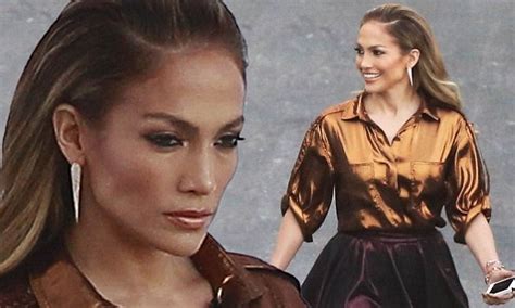 Jennifer Lopez Is A Bronzed Bombshell In Copper Top At American Idol Taping Daily Mail Online
