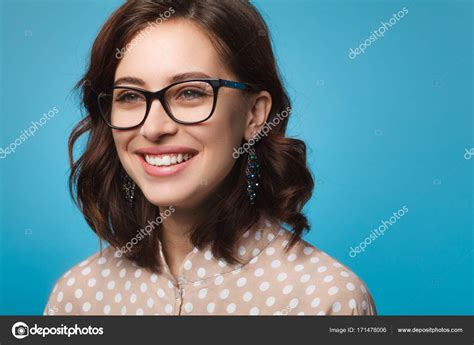Brunette Woman Wearing Glasses Smiling — Stock Photo