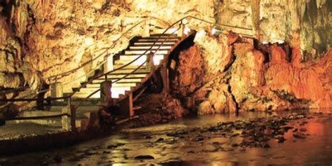 It is a common maneuver done by aircraft friend 1: Caverna do Diabo, um lugar de beleza e mistérios
