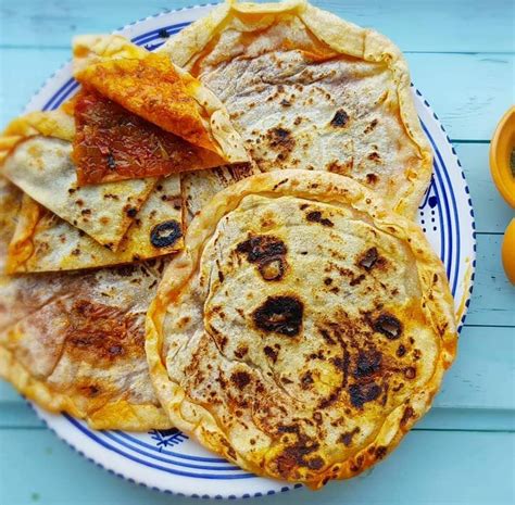 La chakchouka (čekčuka en berbère, شكشوكة en arabe), tchektchouka, tchoukchouka ou tchoutchouka 1 une spécialité culinaire de la cuisine maghrébine. Tunisia's Most Iconic Sandwiches & Wraps — Carthage Magazine