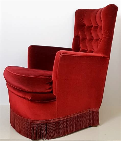 Velvet chaise lounge chairs provide a great opportunity to have fun and experiment with color. Red velvet fifties lounge chair | #73434