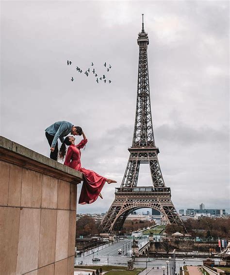 Eiffel Tower Love Wallpaper