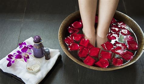 You can undo the damage done with a simple at home diy foot soak using common items found in your. DIY foot soak for dry and cracked feet