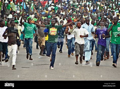 Supporters Of Julius Maada Bios Slpp Rampage Through The Streets Of Bo Sierra Leone In