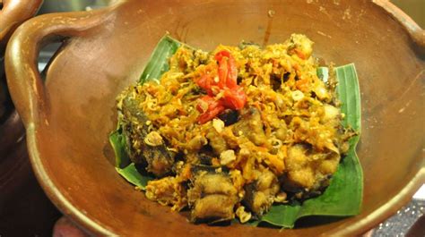 Jika bunyi meletupnya sdh berhenti, angkat. Resep Cobek Ikan Bumbu Kacang / Resep Masakan Cobek Ikan ...