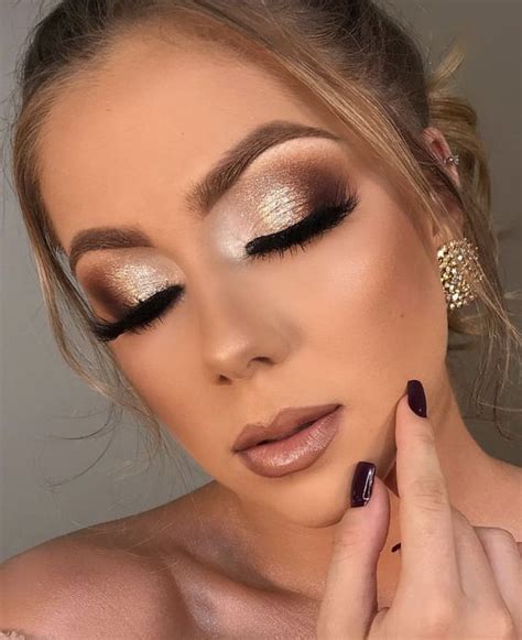 Mais il est plutôt recommandé de faire confiance à un professionnel pour la coiffure, d'autant plus que le temps est compté le jour du mariage et que peu. 22 Idées Pour Faire Briller Votre Regard - Tendance 2020 ...